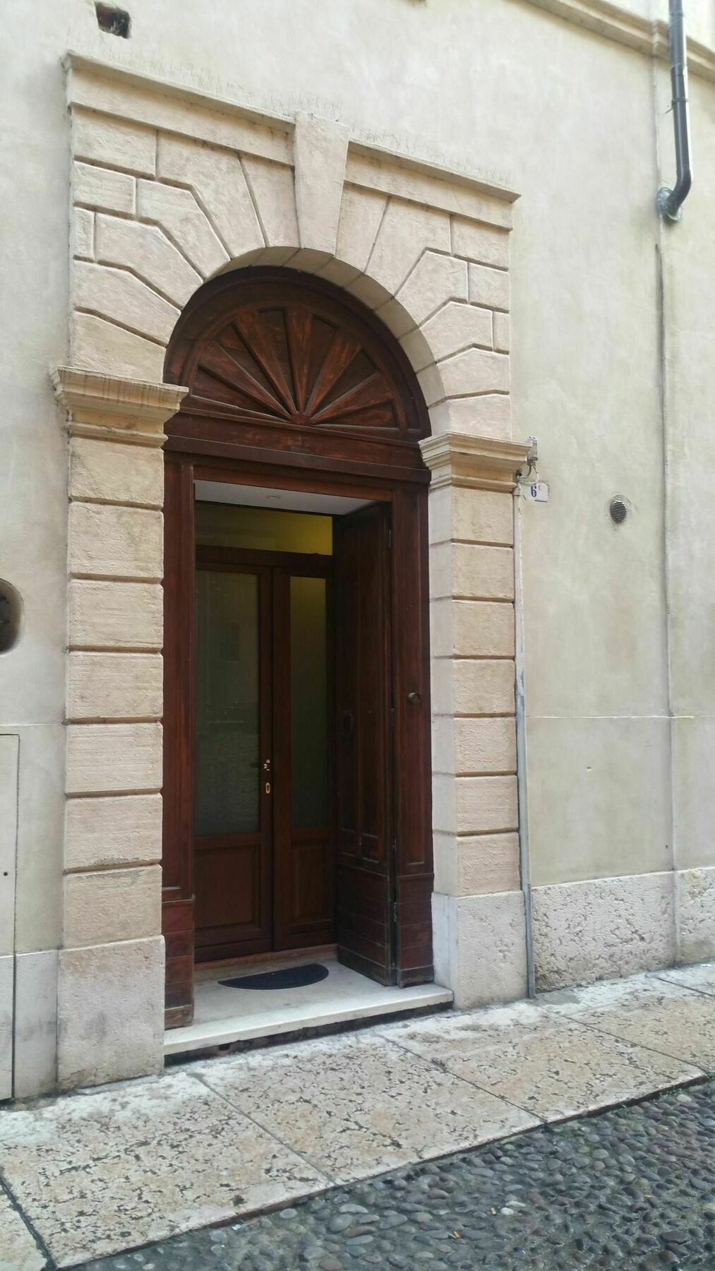 ורונה Palazzo Camozzini Apartments מראה חיצוני תמונה